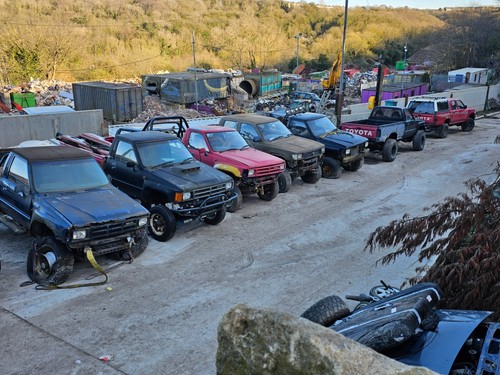 Breaking hilux mk2 also 80 - hilux,
