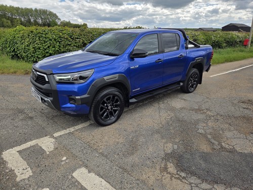 Toyota hilux invincible - toyota,